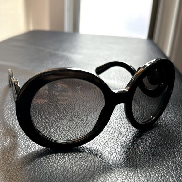 PRADA baroque swirl sunglasses with hard case. - Picture 1 of 7